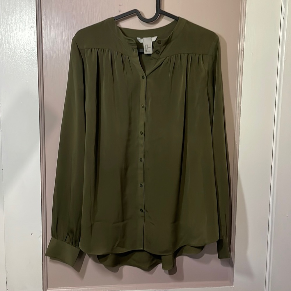 H&M shirt size 4